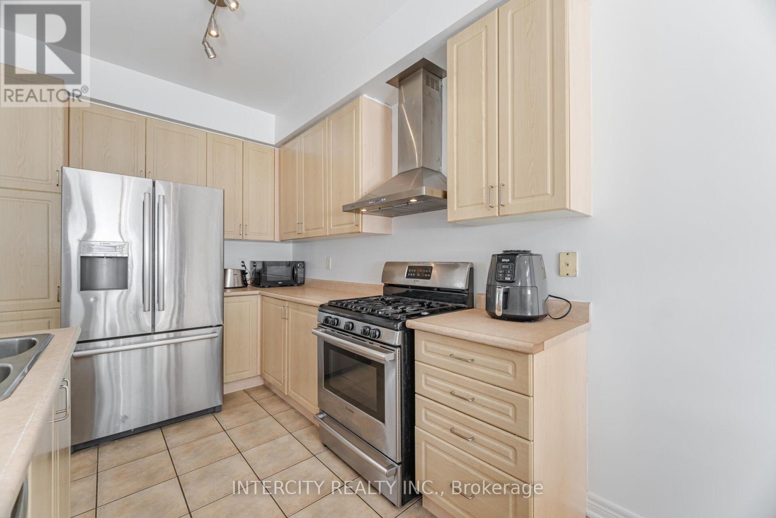 Photo 16 of 167 Terra Road, Vaughan ON