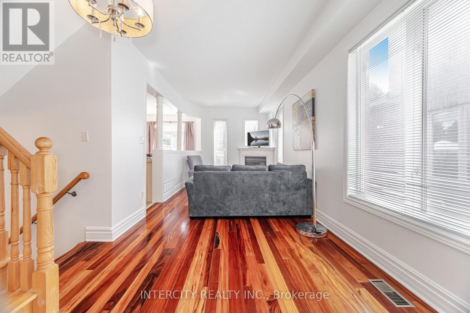 Photo 8 of 167 Terra Road, Vaughan ON