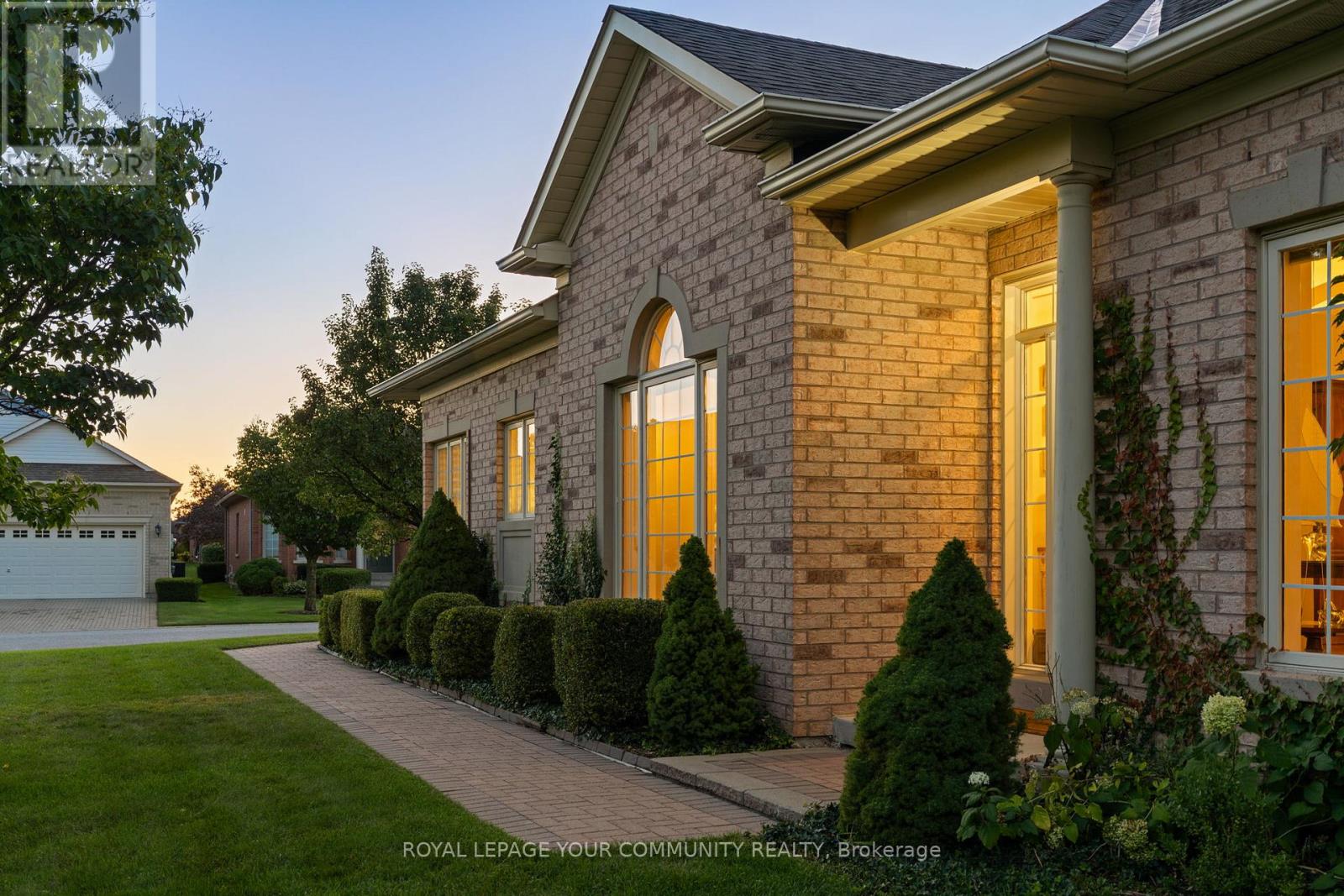 Photo 4 of 27 Faldos Flight, Whitchurchstouffville ON