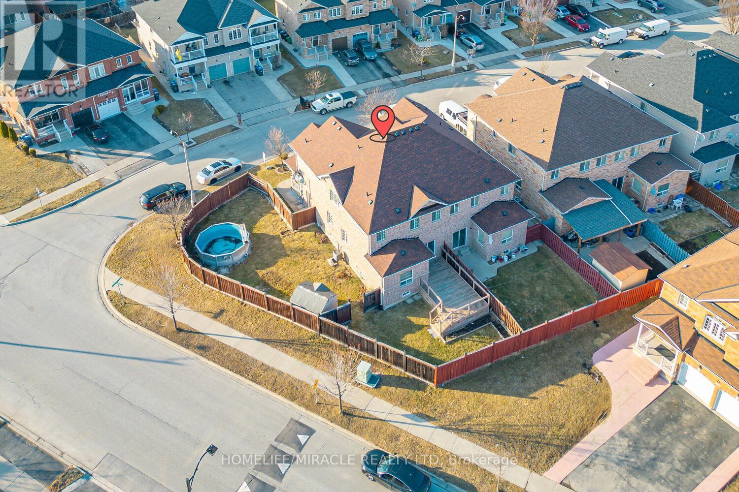 Photo 4 of 1 Kettlewell Crescent, Brampton ON