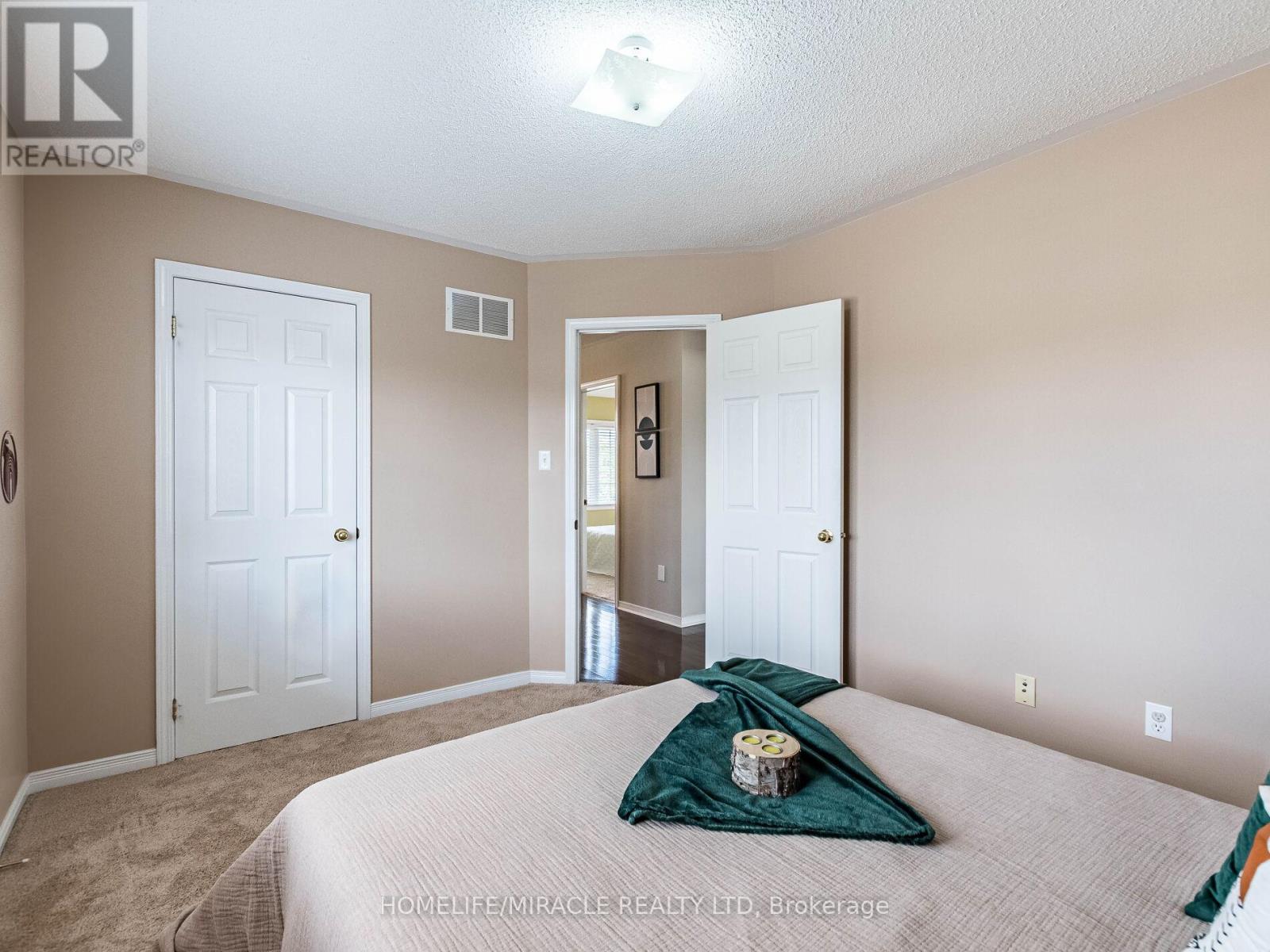 Photo 40 of 1 Kettlewell Crescent, Brampton ON