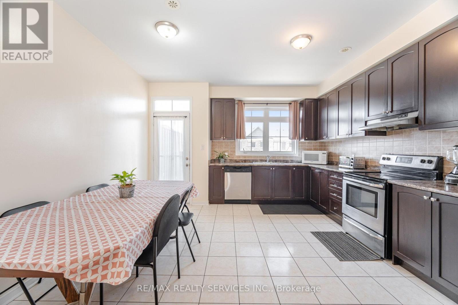 Photo 13 of 196 Inspire Boulevard, Brampton ON