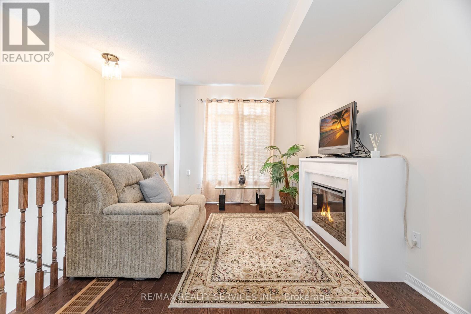 Photo 9 of 196 Inspire Boulevard, Brampton ON