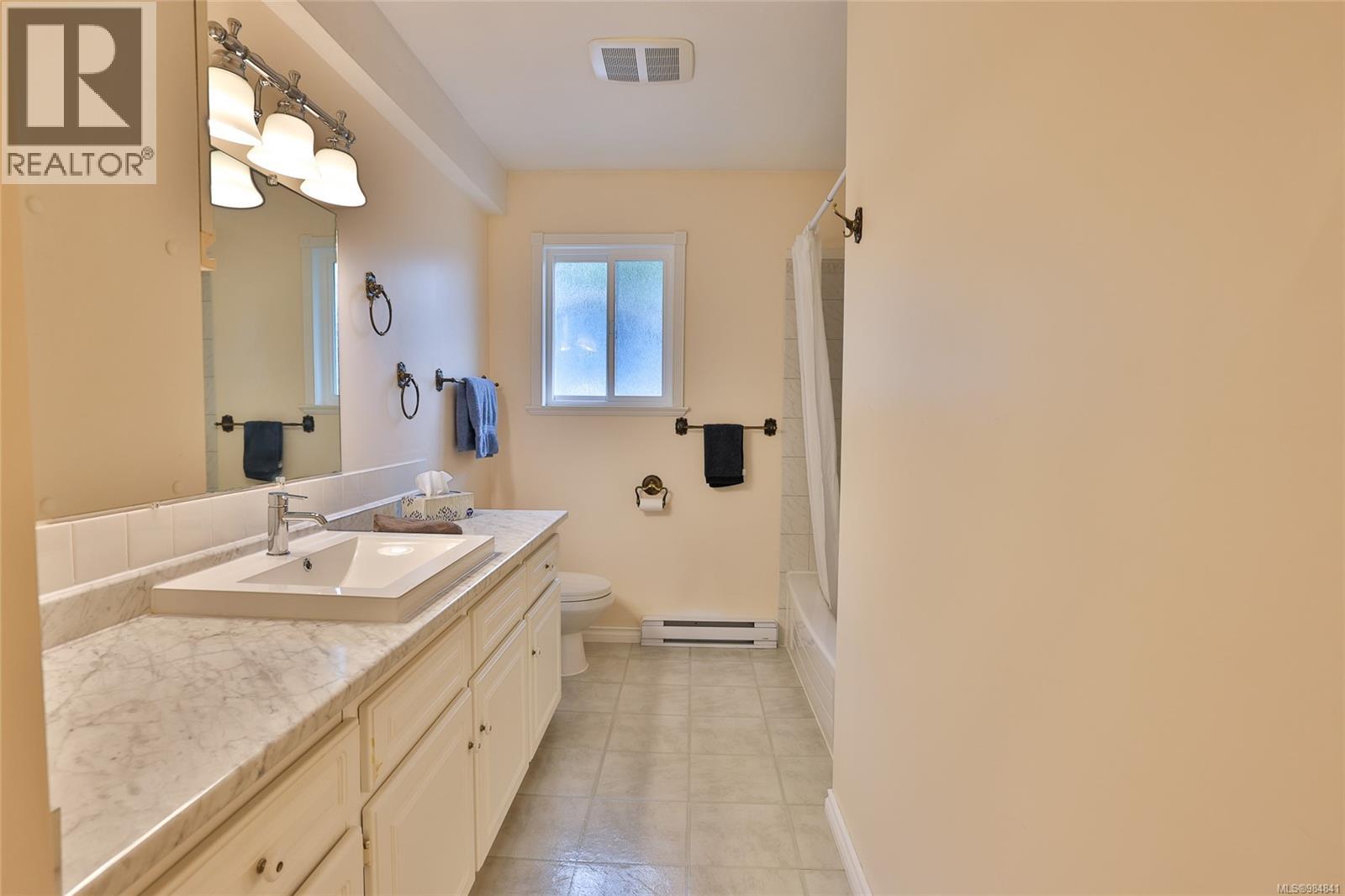 7111 Highland Dr, Port Hardy