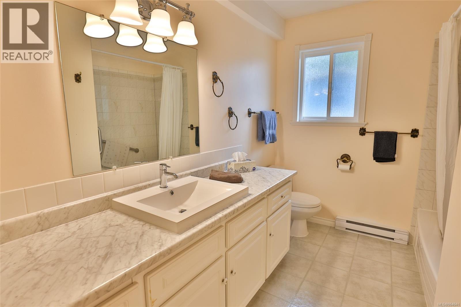 7111 Highland Dr, Port Hardy