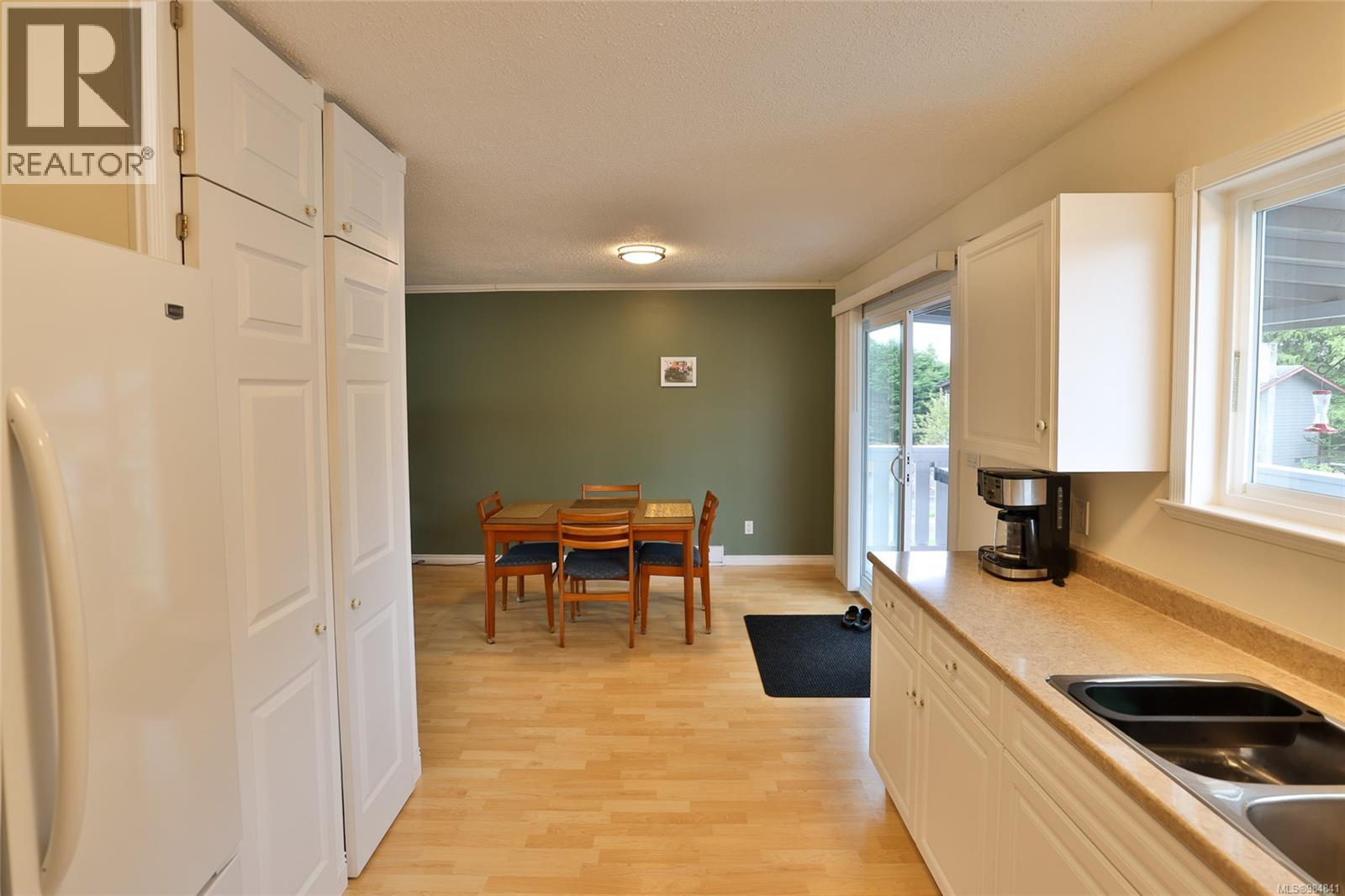 7111 Highland Dr, Port Hardy