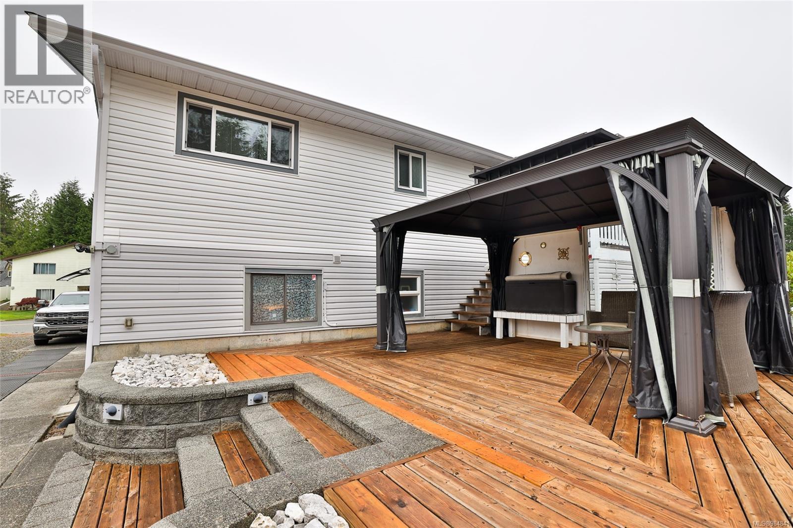 7111 Highland Dr, Port Hardy