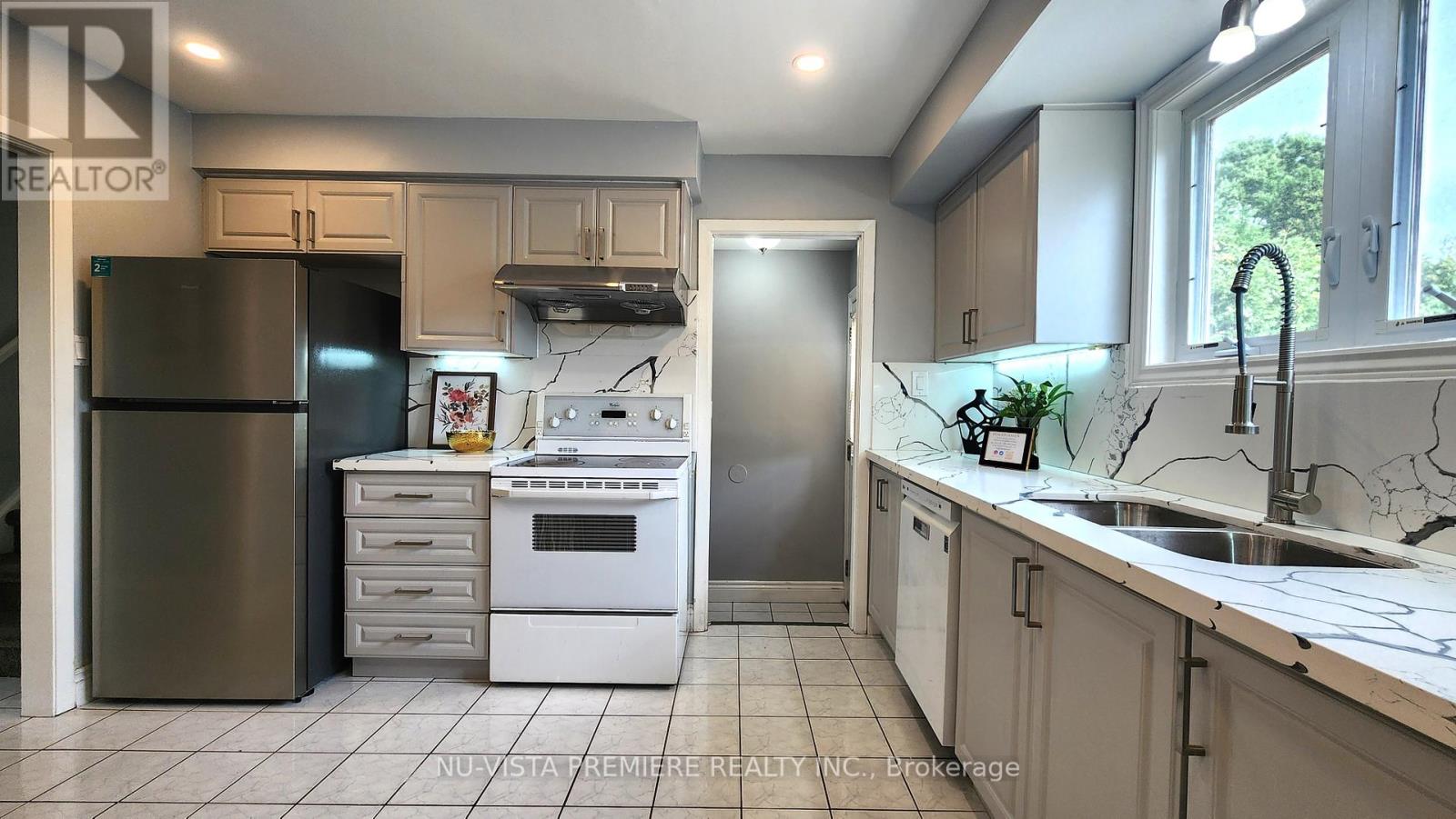 Photo 16 of 57 Mctaggart Crescent, London North ON