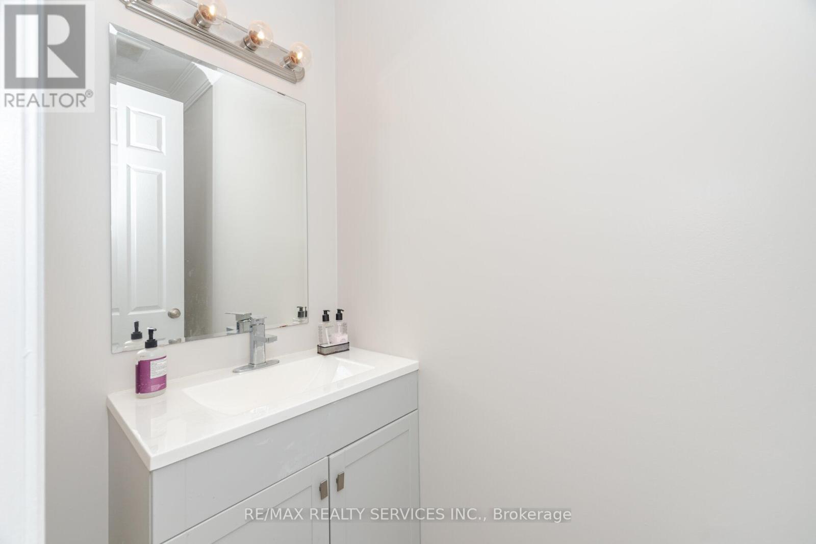 Photo 22 of 30 Oldham Avenue, Brant ON