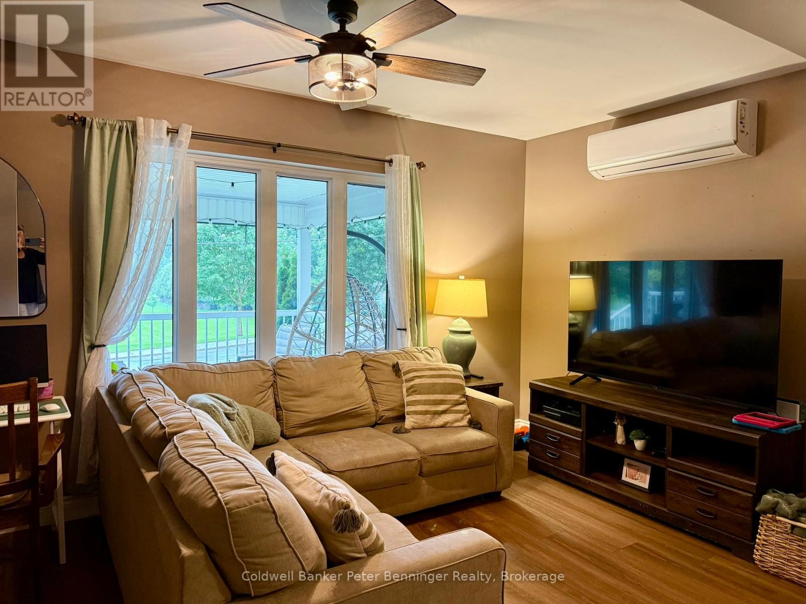 Photo 10 of 26 Yonge Street N, Brockton ON