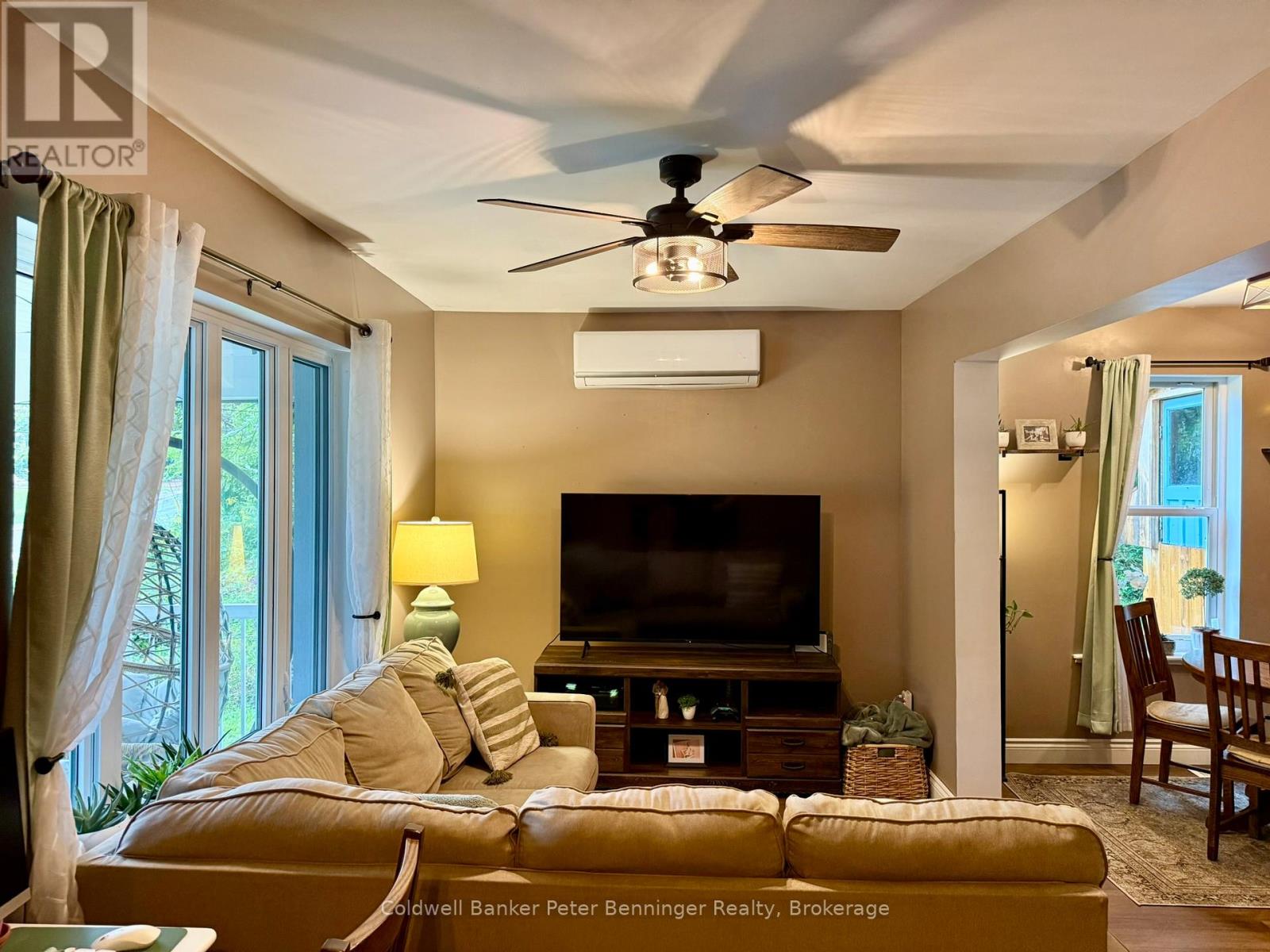 Photo 11 of 26 Yonge Street N, Brockton ON