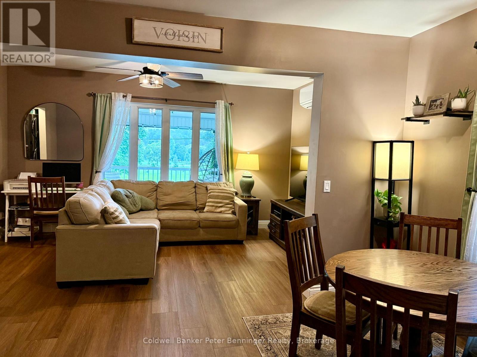 Photo 12 of 26 Yonge Street N, Brockton ON