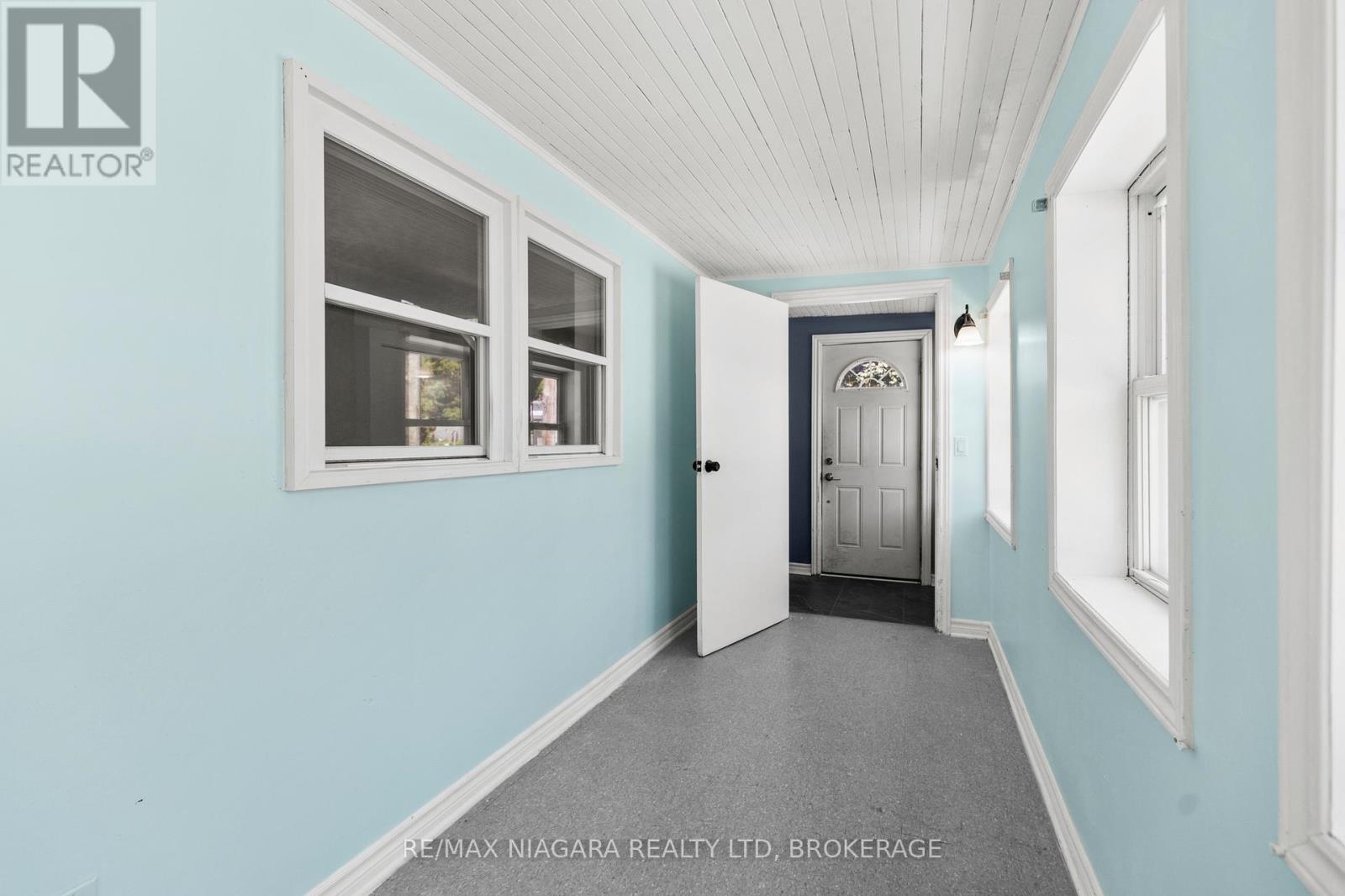 Photo 10 of 44 Forsythe Street, Fort Erie ON