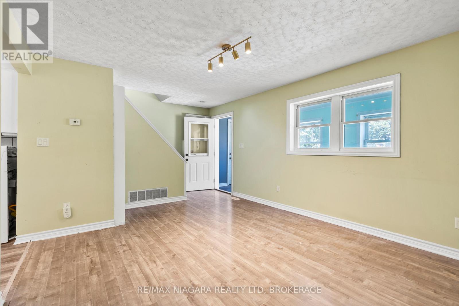 Photo 12 of 44 Forsythe Street, Fort Erie ON