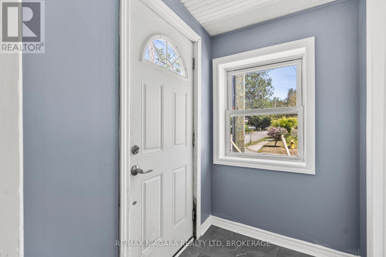 Photo 8 of 44 Forsythe Street, Fort Erie ON