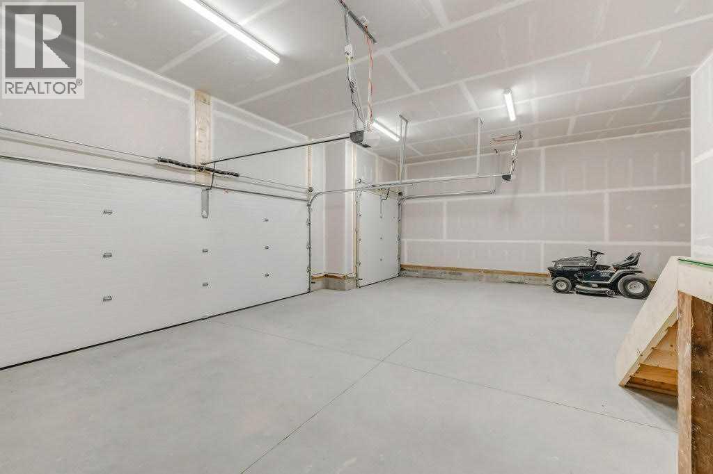 Photo 11 of 7 Clover Crescent, Beiseker AB