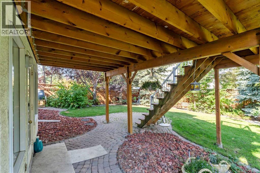Photo 39 of 44 Valley Meadow Close Nw, Calgary AB
