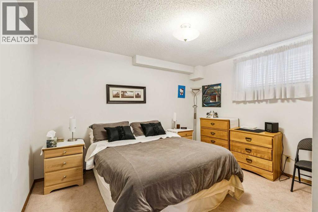 Photo 29 of 44 Valley Meadow Close Nw, Calgary AB