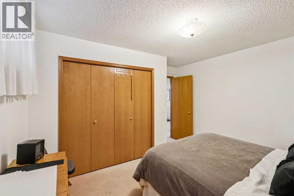 Photo 30 of 44 Valley Meadow Close Nw, Calgary AB