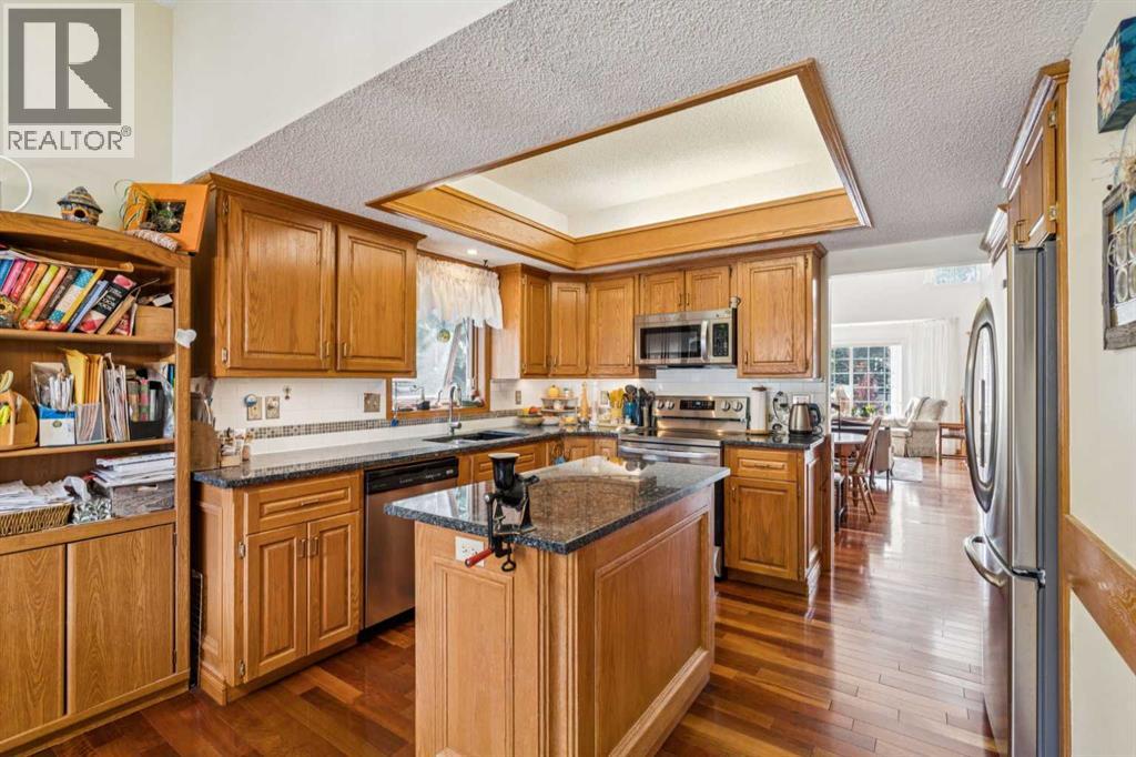 Photo 9 of 44 Valley Meadow Close Nw, Calgary AB