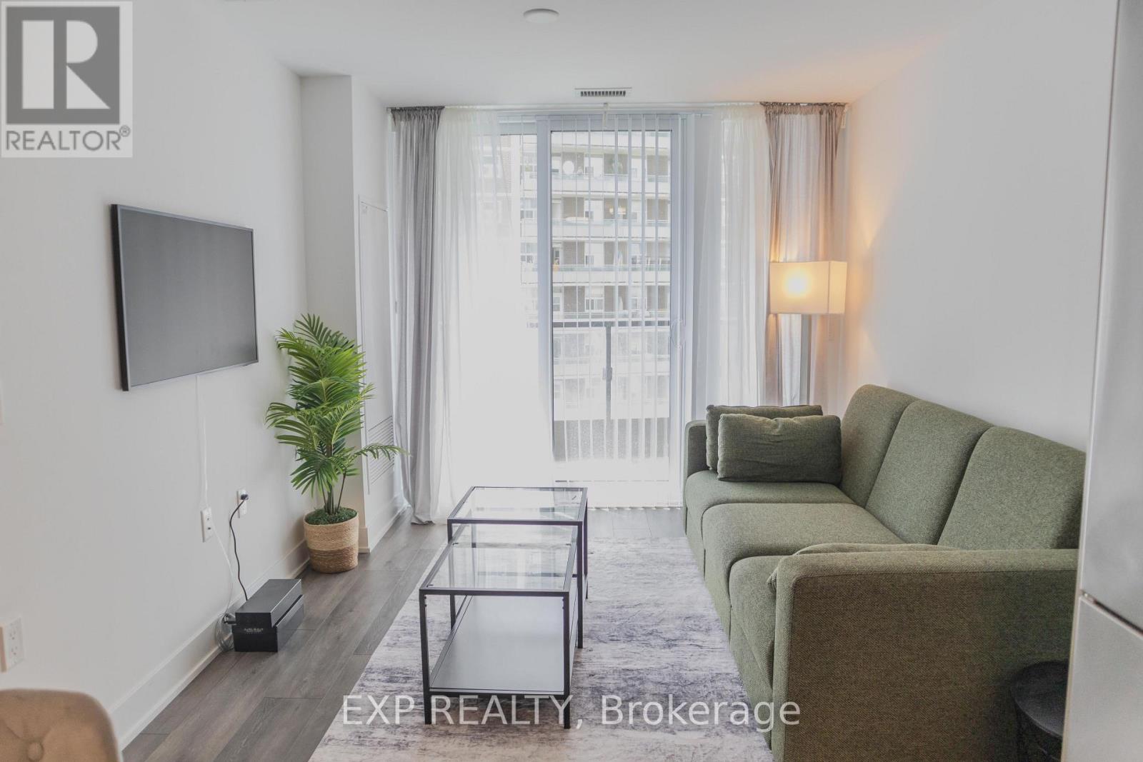 Photo 4 of 519 585 Bloor Street E, Toronto ON