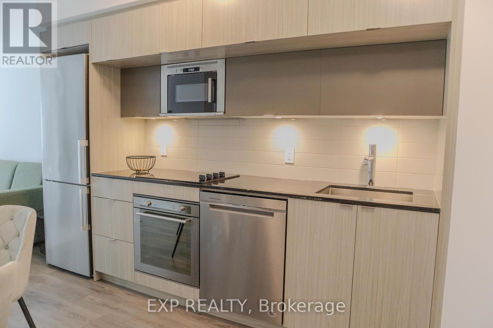 Photo 6 of 519 585 Bloor Street E, Toronto ON