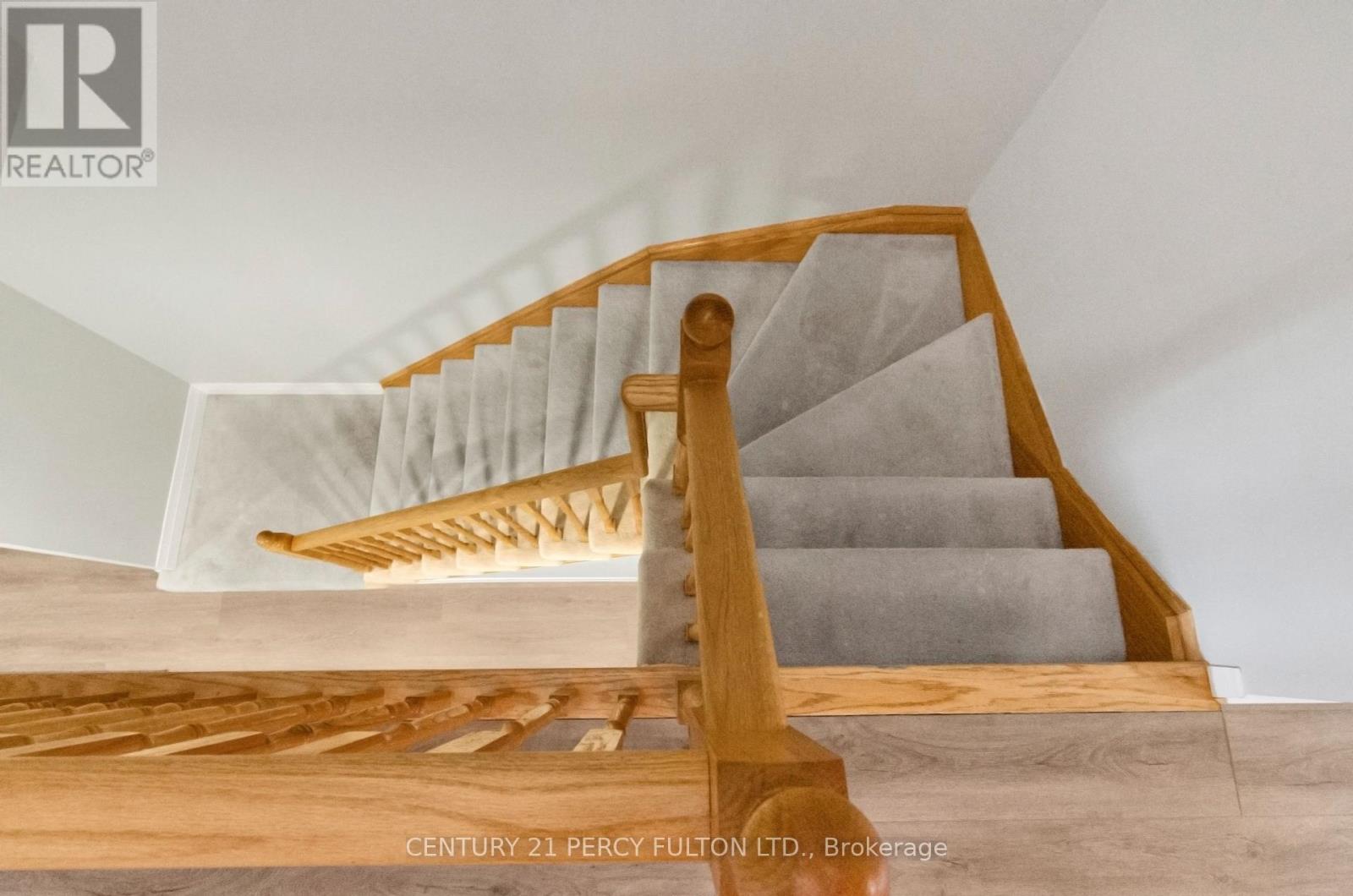 Photo 25 of 19 Odessa Crescent, Whitby ON
