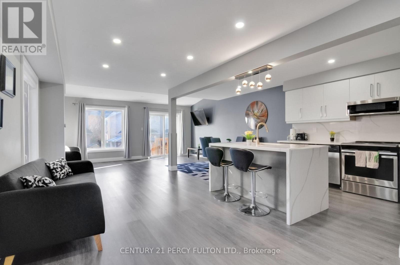 Photo 6 of 19 Odessa Crescent, Whitby ON