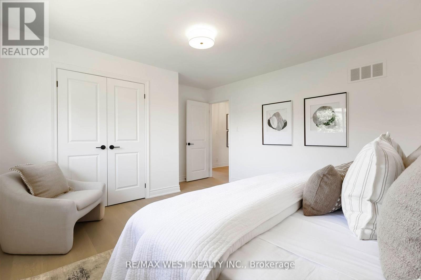 Photo 16 of 54 Elmartin Drive, Toronto ON