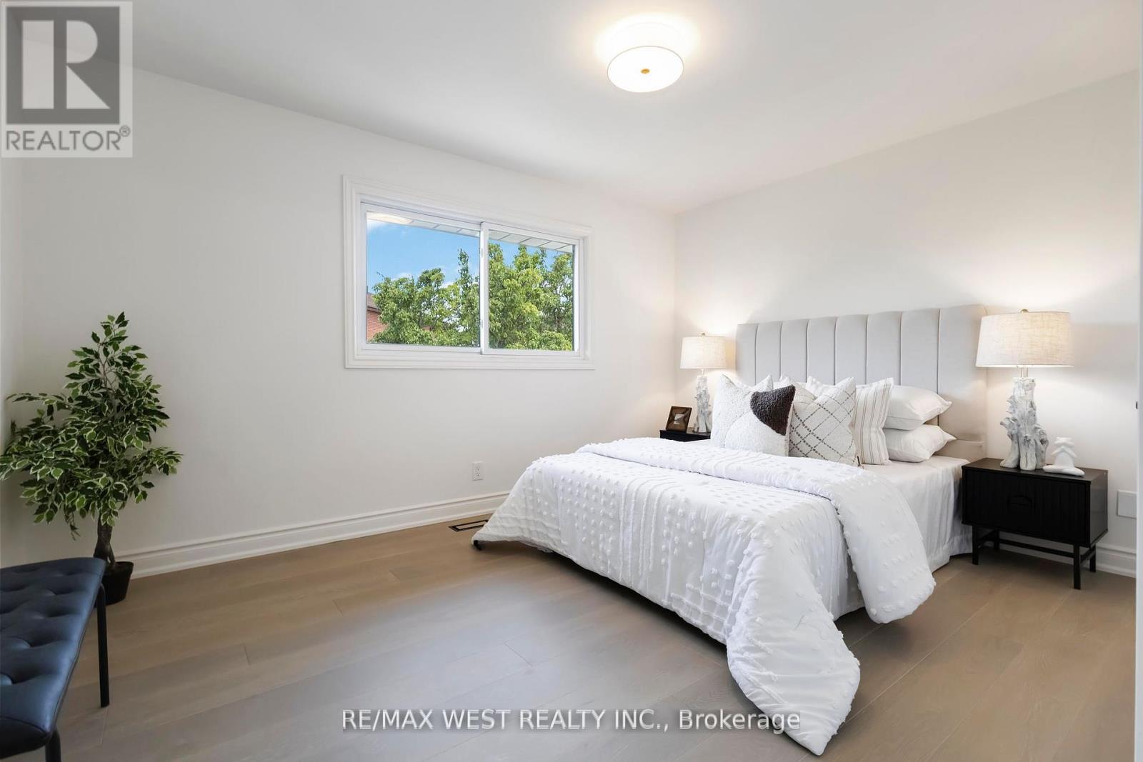 Photo 18 of 54 Elmartin Drive, Toronto ON