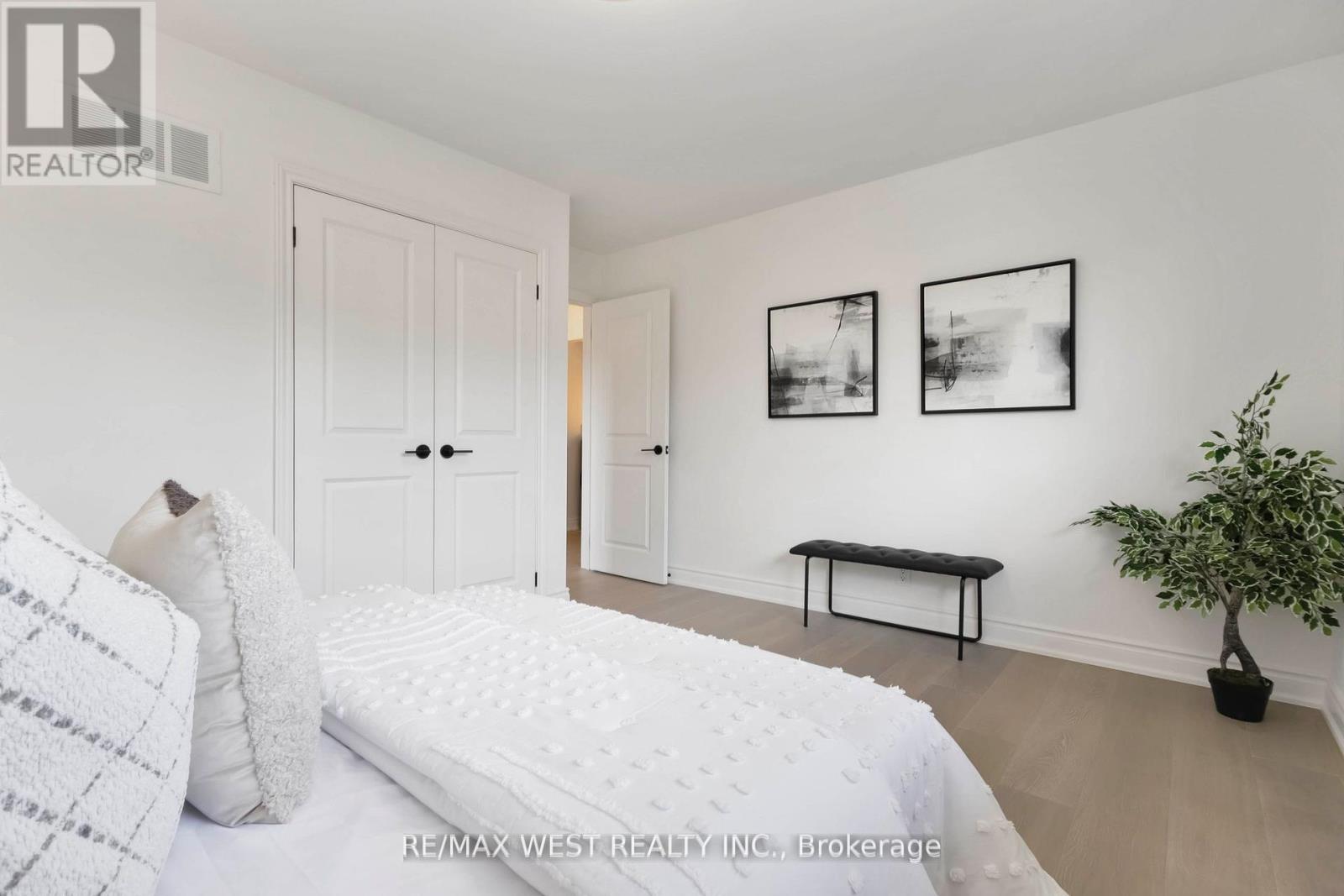 Photo 19 of 54 Elmartin Drive, Toronto ON
