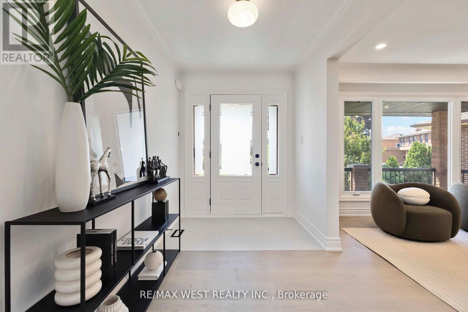 Photo 2 of 54 Elmartin Drive, Toronto ON