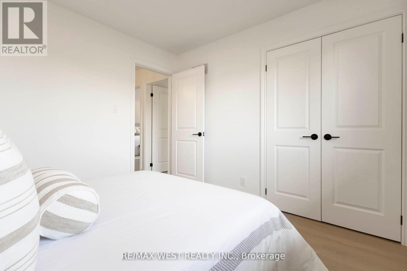 Photo 21 of 54 Elmartin Drive, Toronto ON