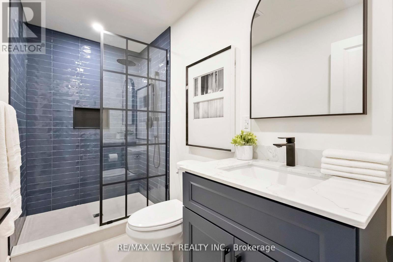 Photo 23 of 54 Elmartin Drive, Toronto ON