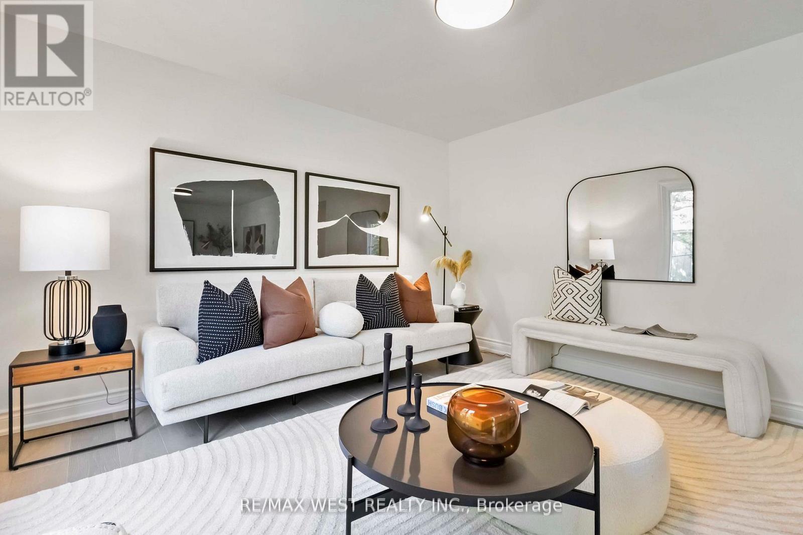 Photo 25 of 54 Elmartin Drive, Toronto ON