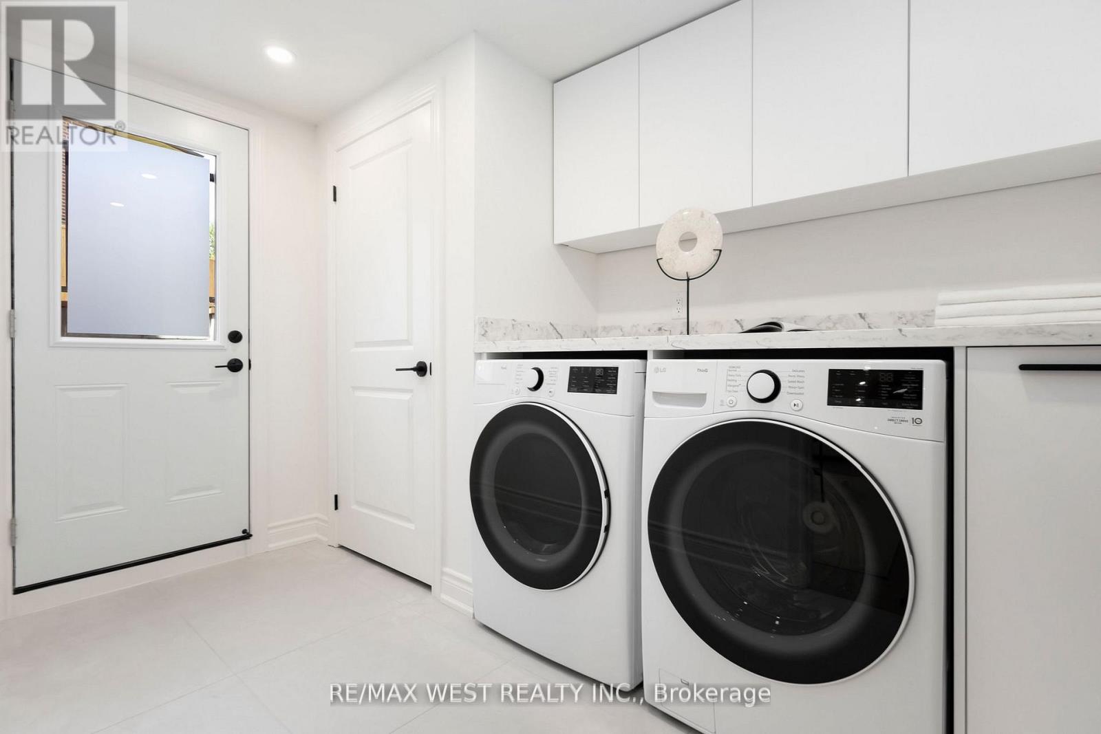 Photo 32 of 54 Elmartin Drive, Toronto ON