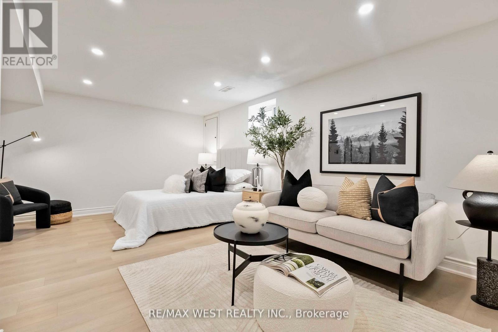 Photo 33 of 54 Elmartin Drive, Toronto ON