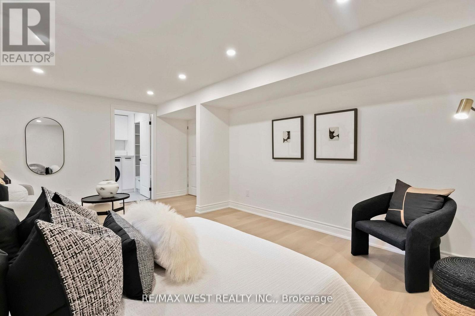 Photo 35 of 54 Elmartin Drive, Toronto ON