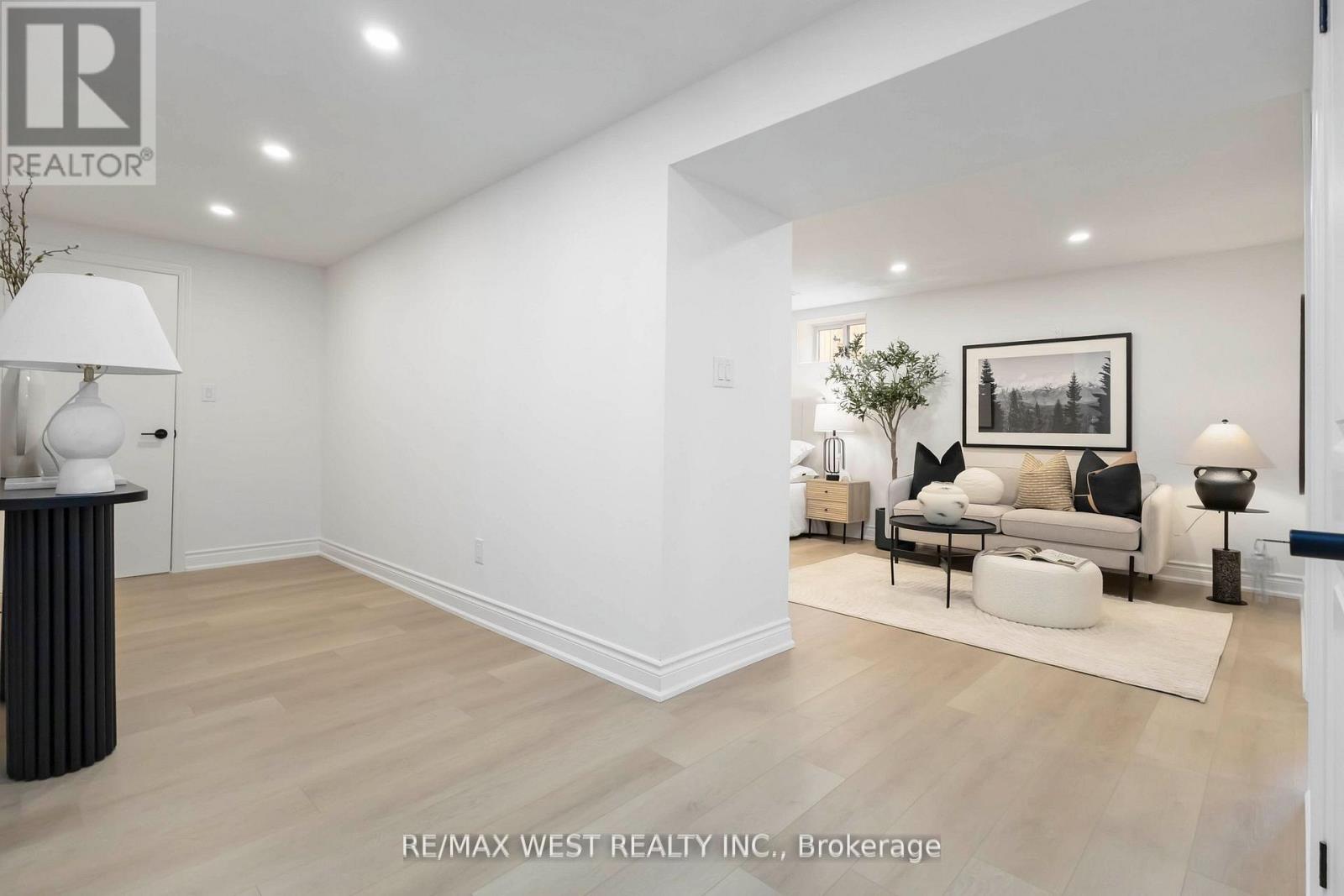 Photo 36 of 54 Elmartin Drive, Toronto ON