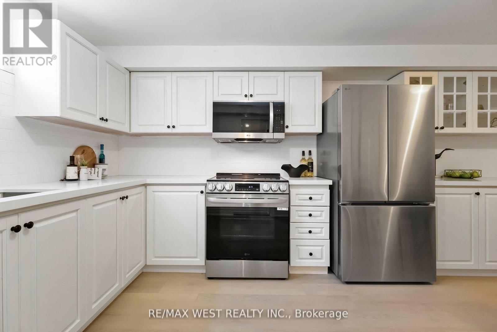 Photo 38 of 54 Elmartin Drive, Toronto ON