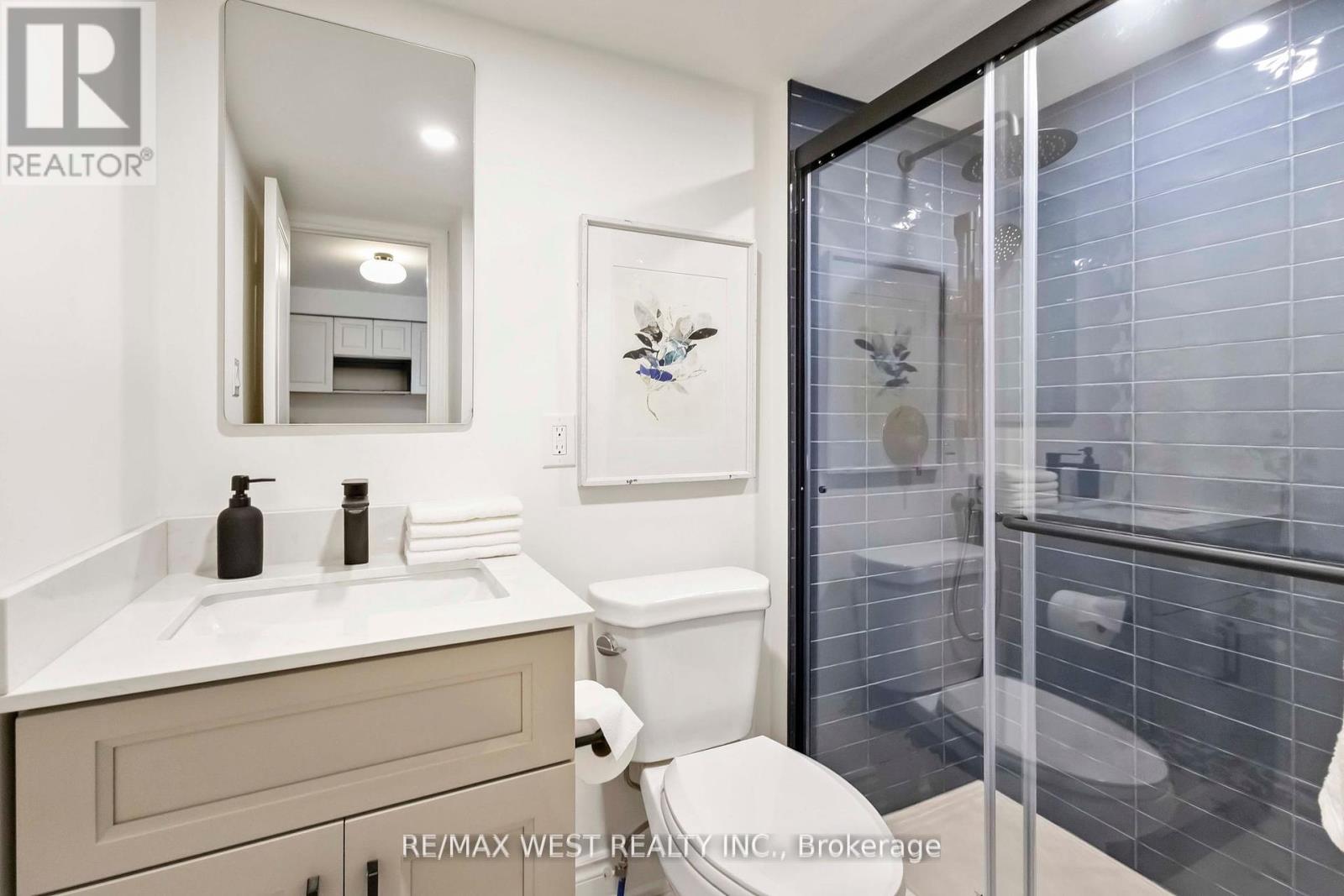 Photo 40 of 54 Elmartin Drive, Toronto ON