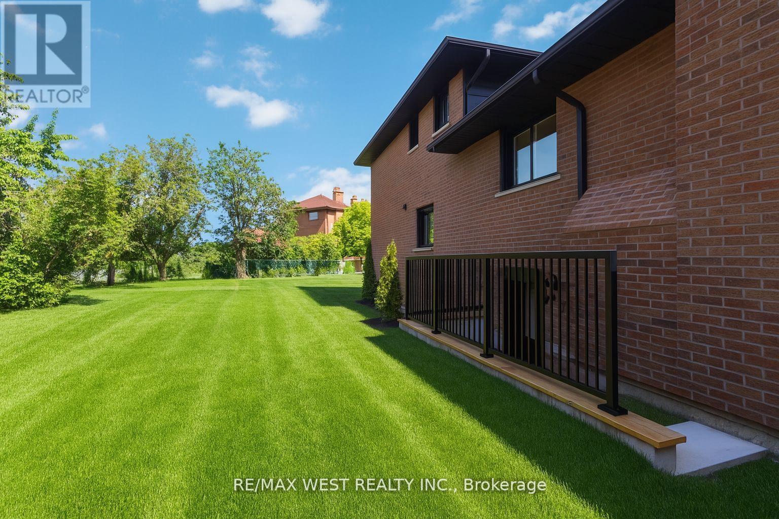 Photo 46 of 54 Elmartin Drive, Toronto ON