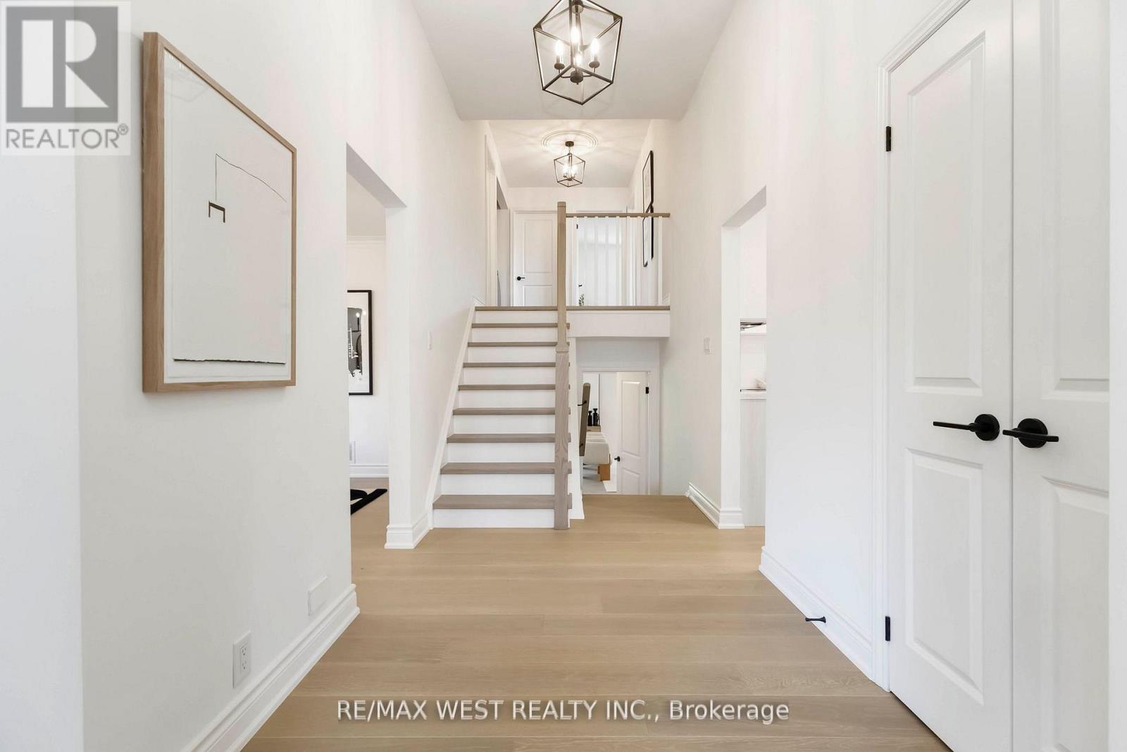 Photo 8 of 54 Elmartin Drive, Toronto ON