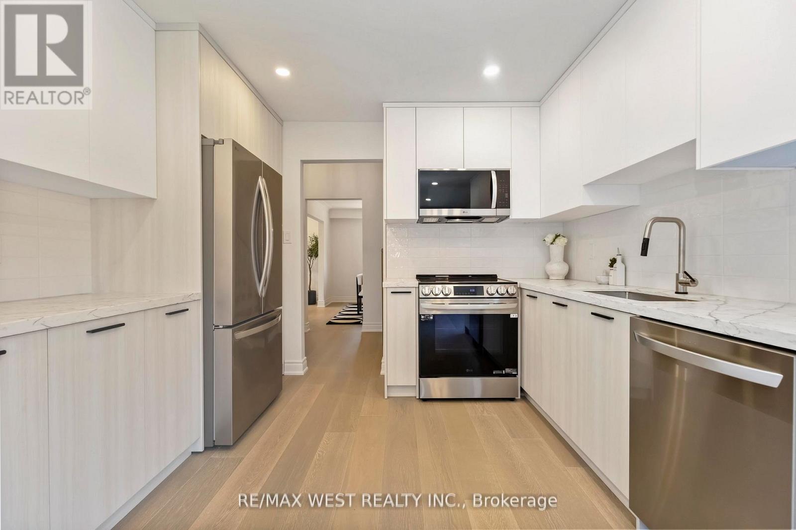 Photo 9 of 54 Elmartin Drive, Toronto ON