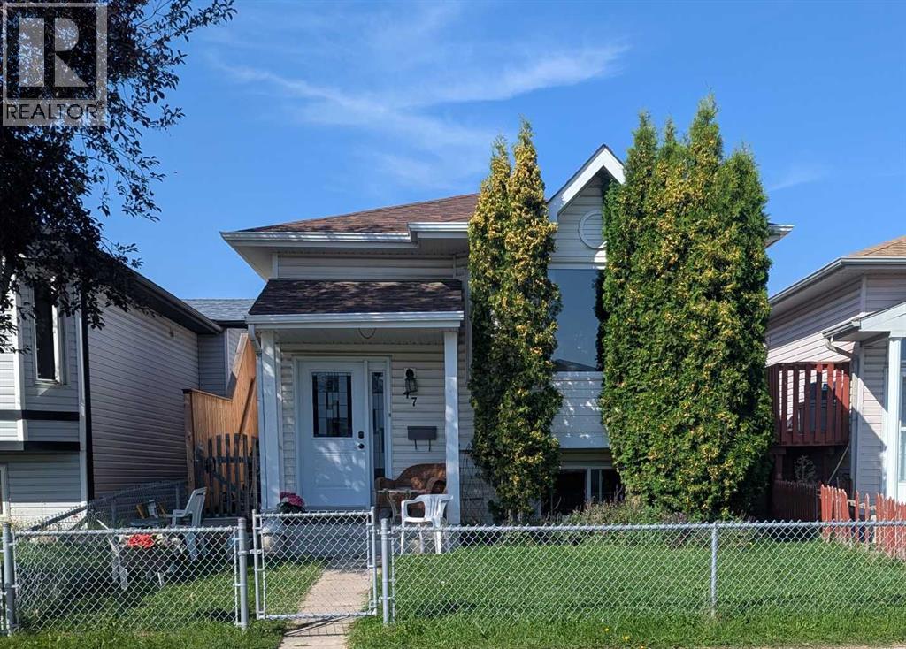 Photo 1 of 47 Applemead Court Se, Calgary AB