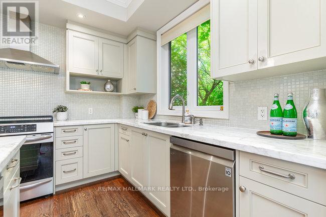Photo 13 of 7 Tizzard Avenue, Toronto ON