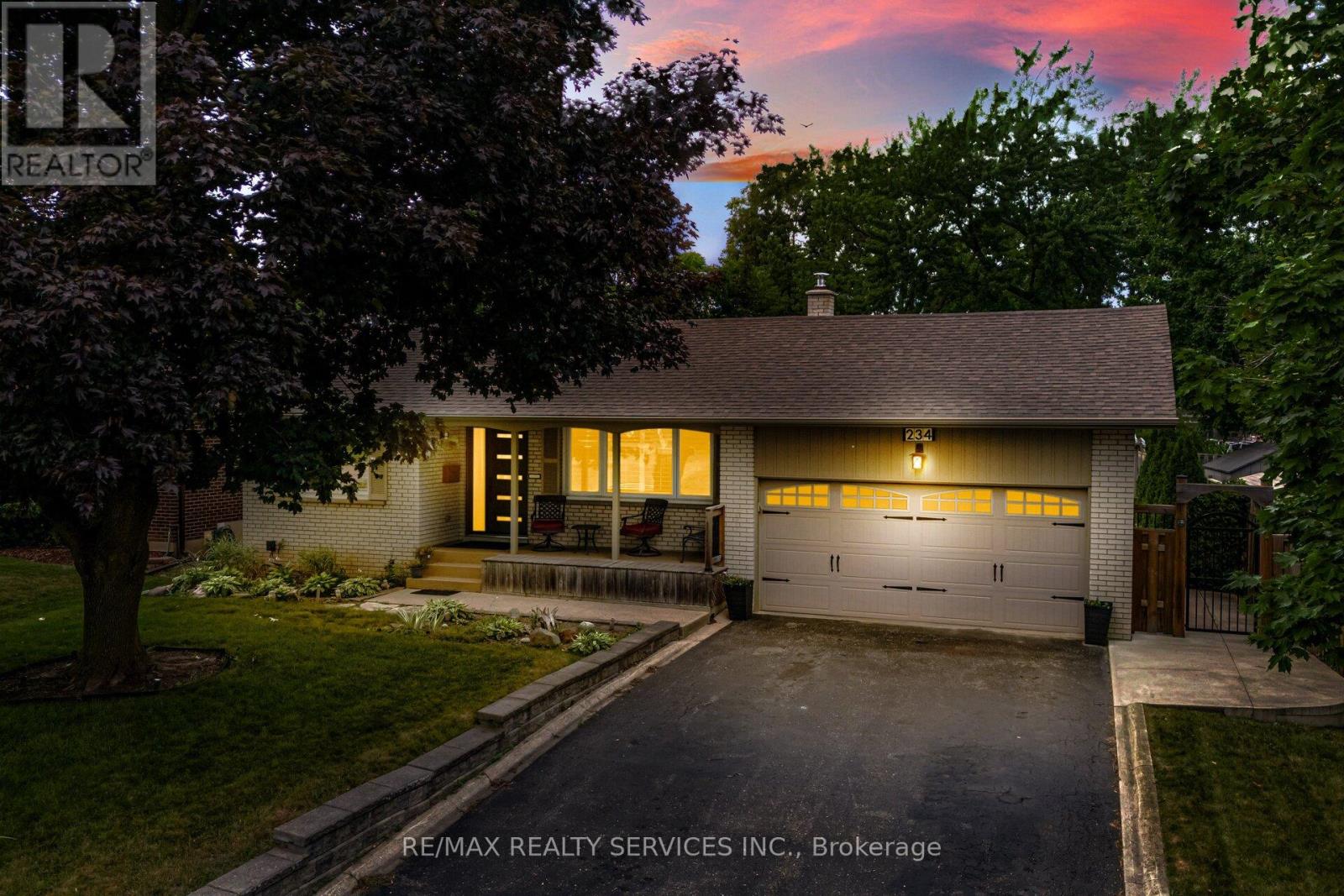 Photo 3 of 234 Elizabeth Street S, Brampton ON