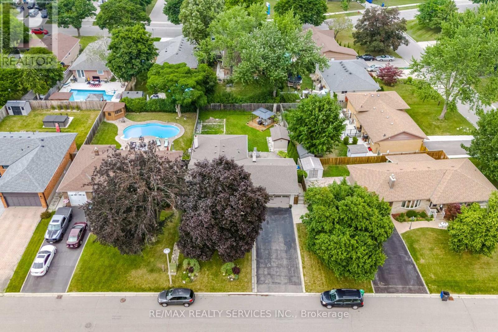 Photo 4 of 234 Elizabeth Street S, Brampton ON