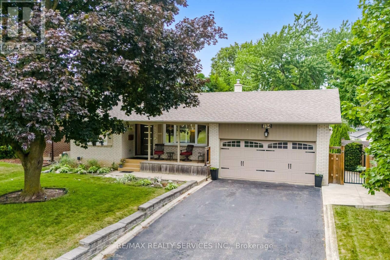 Photo 7 of 234 Elizabeth Street S, Brampton ON
