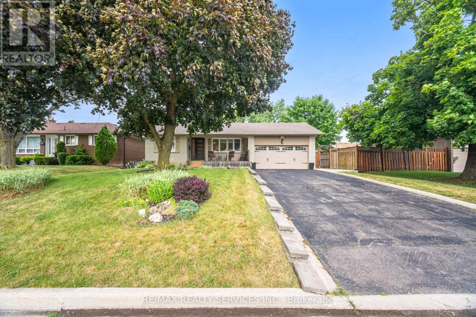 Photo 8 of 234 Elizabeth Street S, Brampton ON